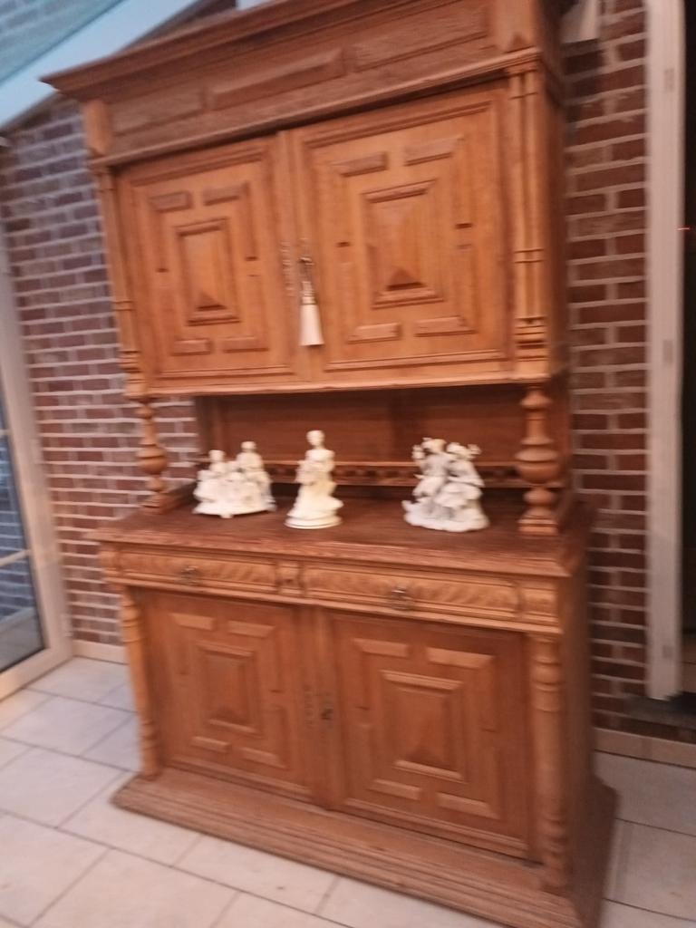 Antieke kast gezamdstraald, Enlèvement