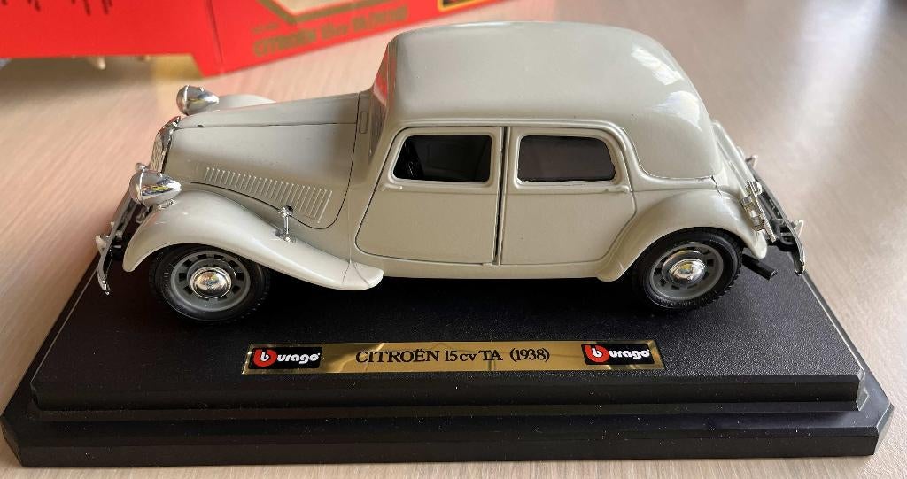 schaalmodel Bburago Citroën 15cv TA, Ophalen of Verzenden, Zo goed als nieuw, Auto, Burago