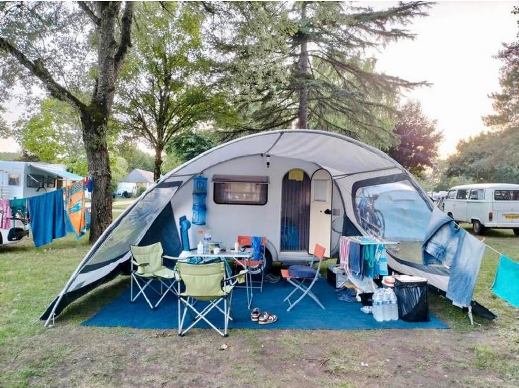 Te huur: T@b 320 RS caravan inventaris fietsendrager luifel, Caravans en Kamperen