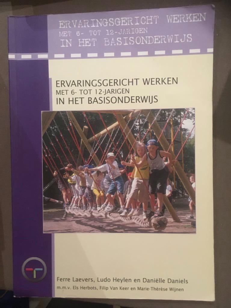 STUDIEBOEK - Ervaringsgericht werken met 6- tot 12 jarigen, Ophalen of Verzenden, Zo goed als nieuw, Hoger Onderwijs, Ferre LAEVERS, Ludo HEYLEN & Danielle DANIELS