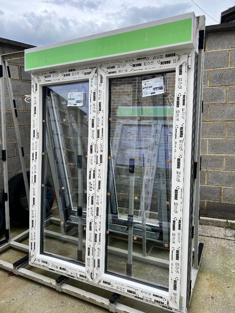 A vendre nouveau châssis PVC bicolor, Enlèvement ou Envoi, 75 à 150 cm, Synthétique, Vitre comprise