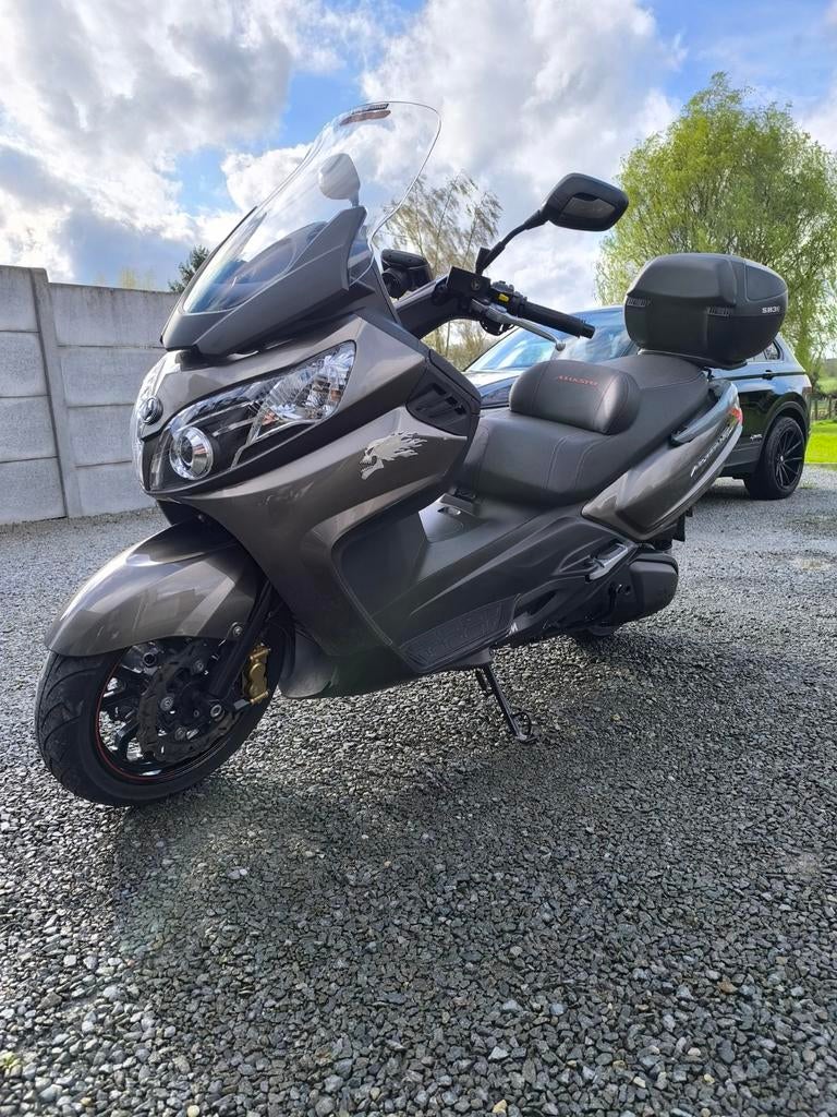 Maxsym 600i ,abs , gps , poignées chauffantes, 9900 kms, Motos