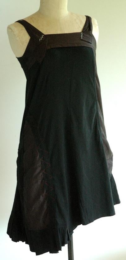 SOGGO - Robe noire, coutures rouges - T.2, Kleding | Dames, Jurken, Maat 38/40 (M), Soggo, Zwart, Ophalen of Verzenden