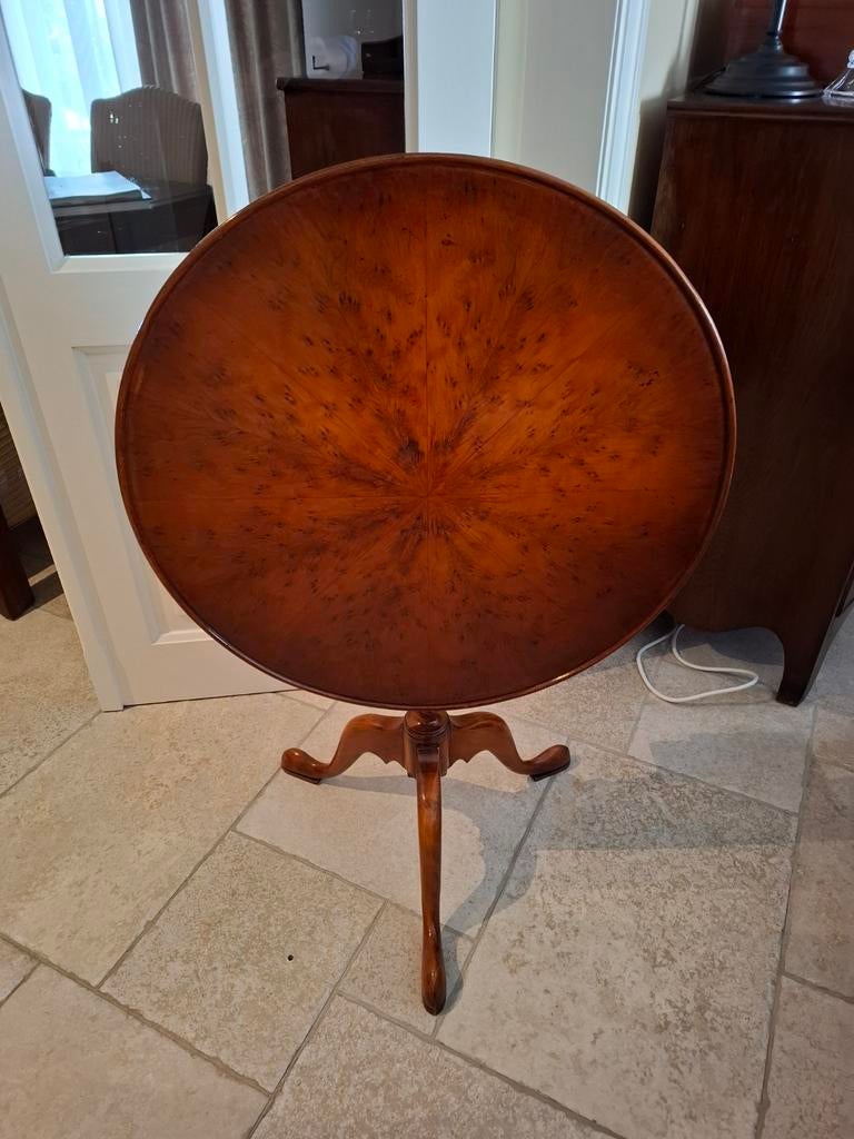 Engelse tafeltje, Ophalen