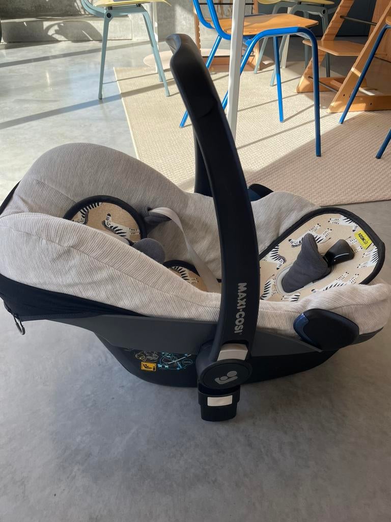 Maxi cosi met beschermhoes en Airomove air, Kinderen en Baby's, Wipstoeltjes, Ophalen, Zo goed als nieuw