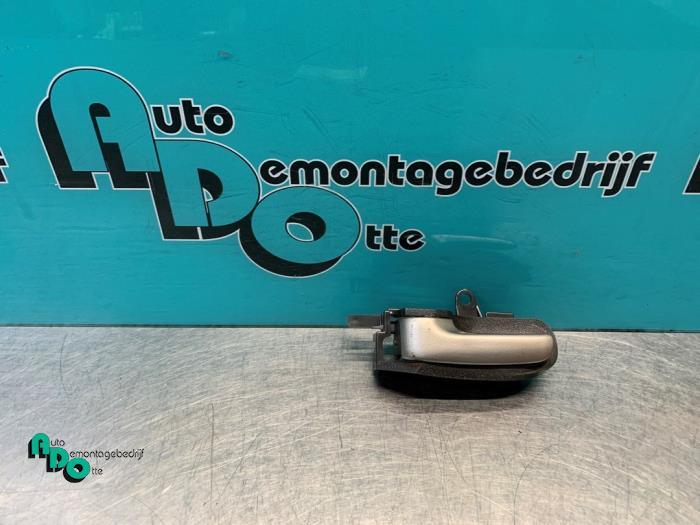 Poignée portière 2portes gauche d'un Toyota Yaris (Yaris 1, Autos : Pièces & Accessoires, -, 3 mois de garantie, Toyota, Utilisé