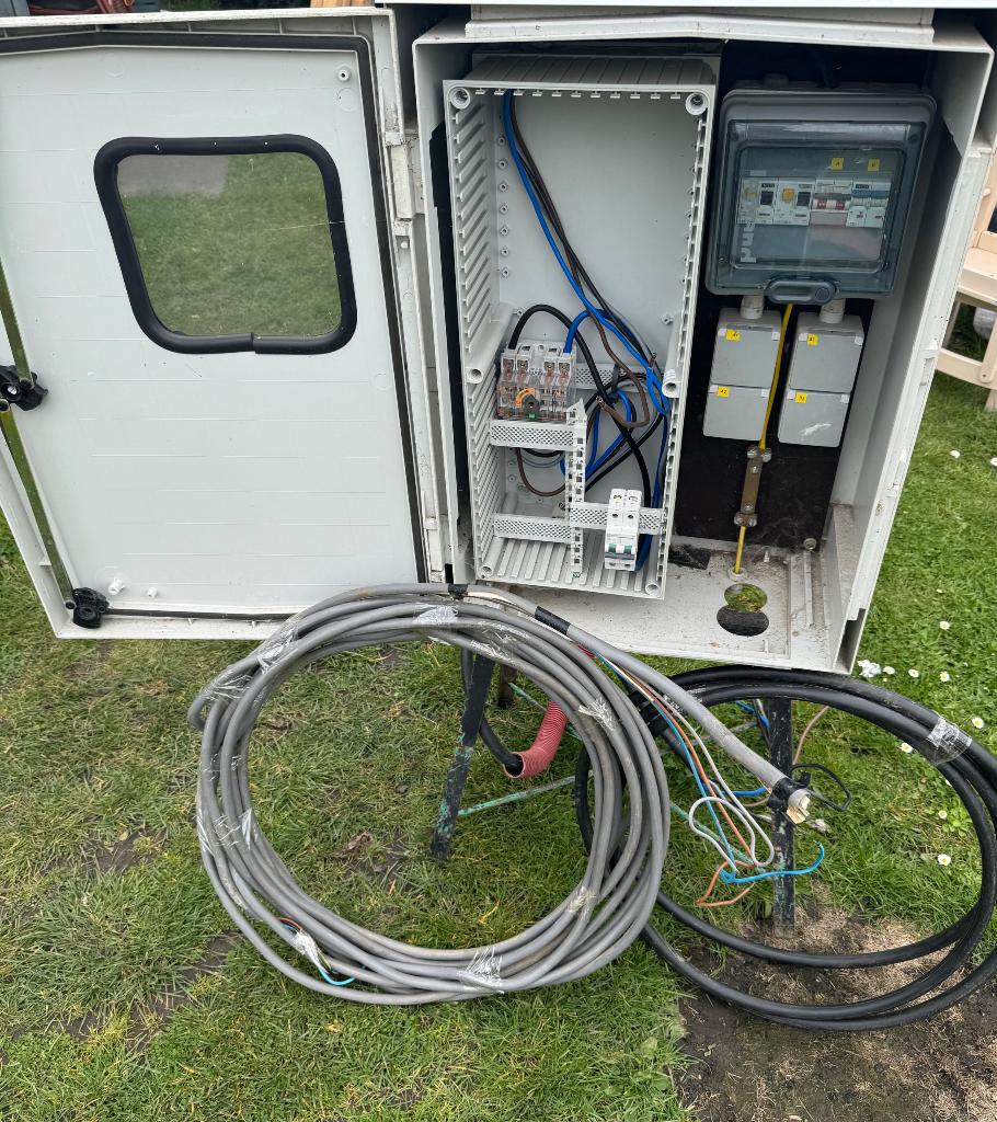 Armoire Électrique + cables, Bricolage & Construction, Enlèvement, Utilisé, Autres types