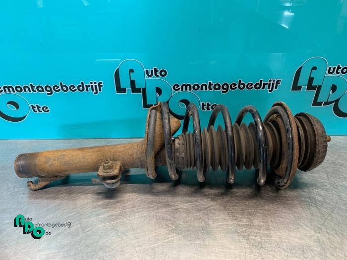 Schokdemperpoot links-voor van een Ford Street Ka (Street Ka, Auto-onderdelen, Ophanging en Onderstel, Ford, Gebruikt, 3 maanden garantie