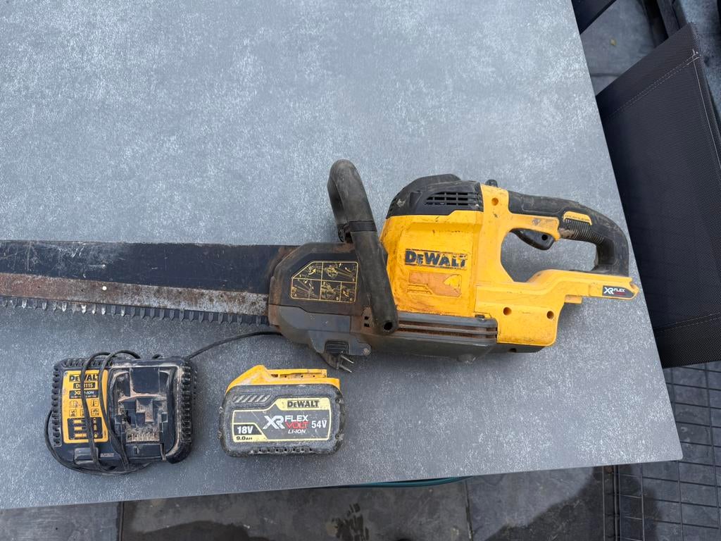 Dewalt alligatorzaag baterij DCS397 met baterij en oplader, Ophalen, Gebruikt, Overige typen, 70 mm of meer