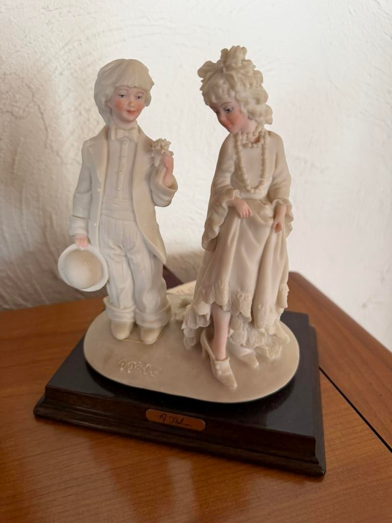 Vintage porseleinen beeldje van A. Belcari, Antiek en Kunst, Antiek | Porselein, Ophalen of Verzenden