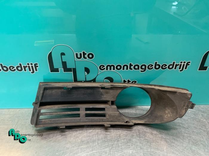 Pare-chocs grille d'un Volkswagen Caddy (Caddy 04-), Autos : Pièces & Accessoires, Carrosserie & Tôlerie, Pare-chocs, Volkswagen