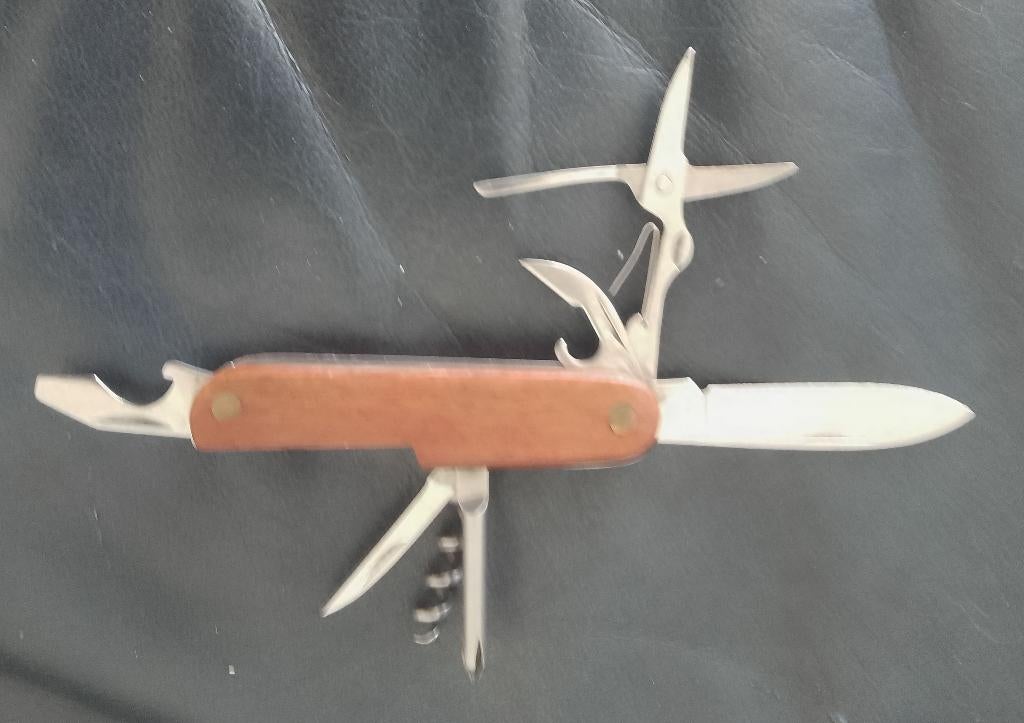 Canif multifonctions, Enlèvement, Utilisé