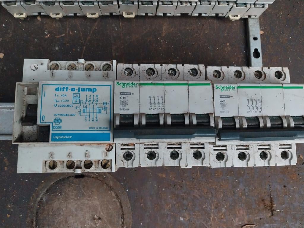 Automatische zekeringen, Doe-het-zelf en Bouw, Ophalen, Gebruikt