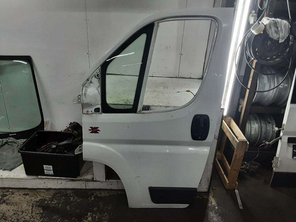 PORTE AVANT GAUCHE Peugeot Boxer (U9) (01-2006/12-2023), Autos : Pièces & Accessoires, Gauche, Mevr. I. Hauben, Utilisé, Porte