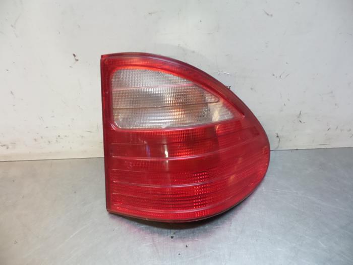 Achterlicht rechts van een Mercedes E-Klasse (E-Klasse 95-), Gebruikt, -, Ophalen of Verzenden, -