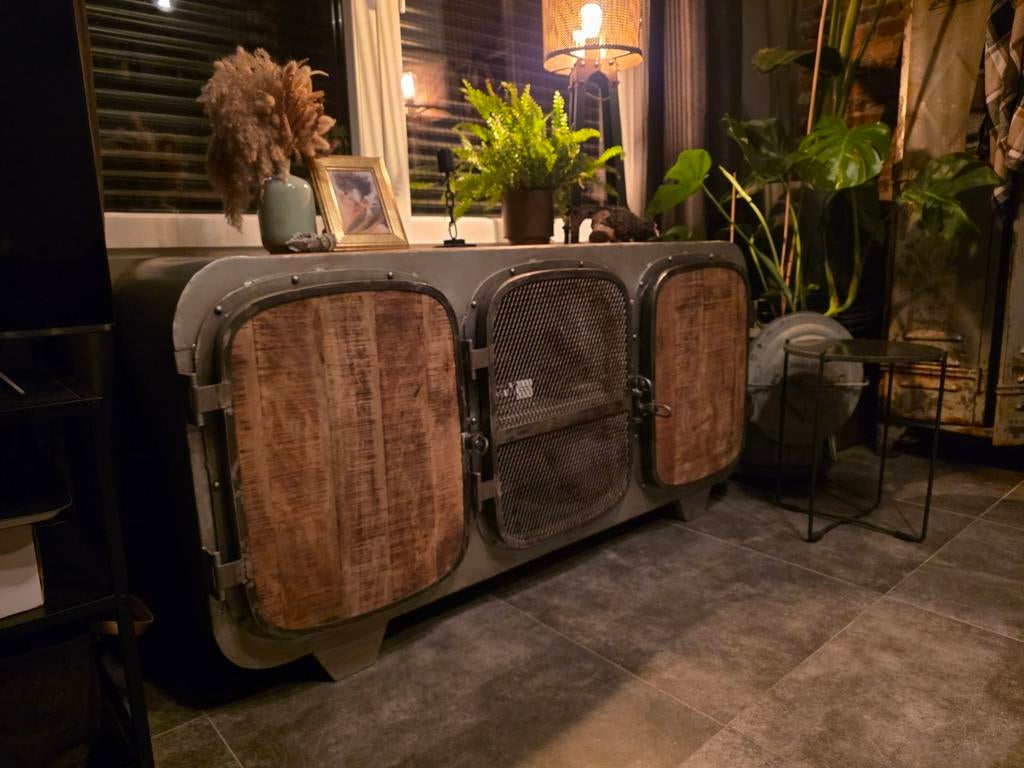 Industrieel kast 1 jaar oud, Huis en Inrichting, Ophalen