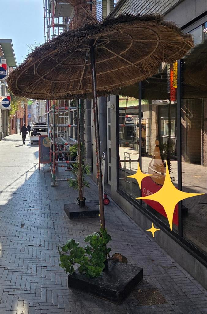 Rieten parasols met verzwaarde voet, Ophalen