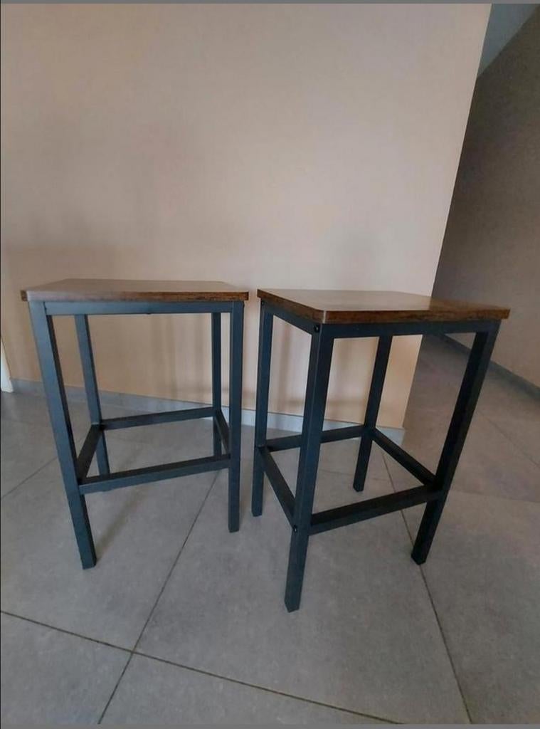 2 tabourets de bar en métal noir avec sièges en bois, Maison & Meubles, Tabourets de bar, Avec repose-pieds, 2 tabourets, Comme neuf