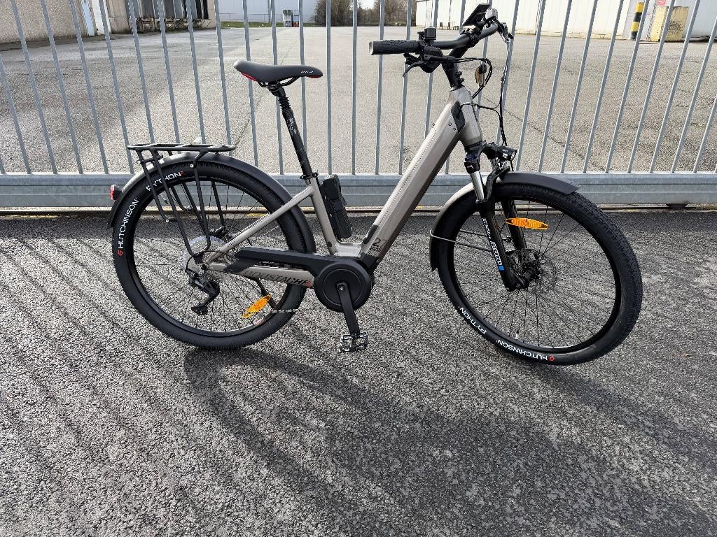 VTC électrique Moustache Samedi 27 Xroad 3 Open 625wh Size S, Vélos & Vélomoteurs, Enlèvement ou Envoi, Comme neuf, 50 km par batterie ou plus