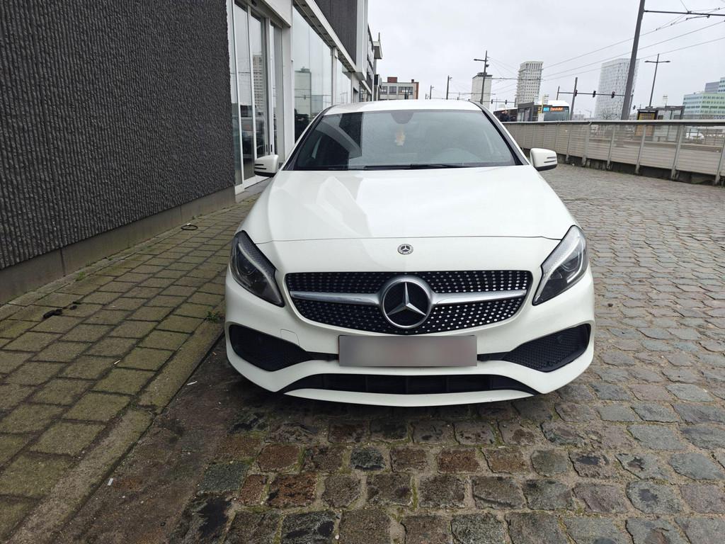 Mercedes-Benz A-Klasse A 200, Autos, Classe A, Boîte manuelle, Noir, 5 portes