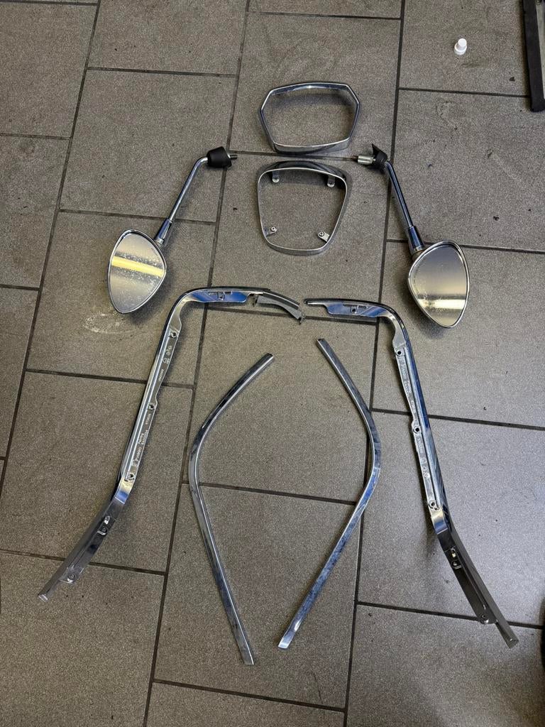 Vespa sprint/primavera sierlijsten koplamprand spiegels, Ophalen, Vespa