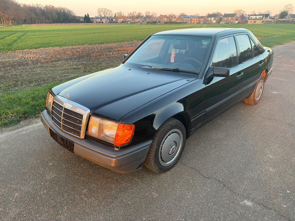 Mercedes W124 250 Diesel Oldtimer, Autos, Particulier, Diesel, Achat