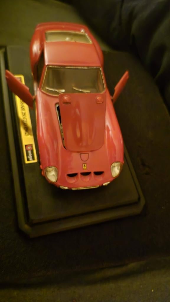 Miniatures  + socle d'origine/ Ferrari 250 GTO 1962 Bburago, Envoi, Comme neuf, Voiture