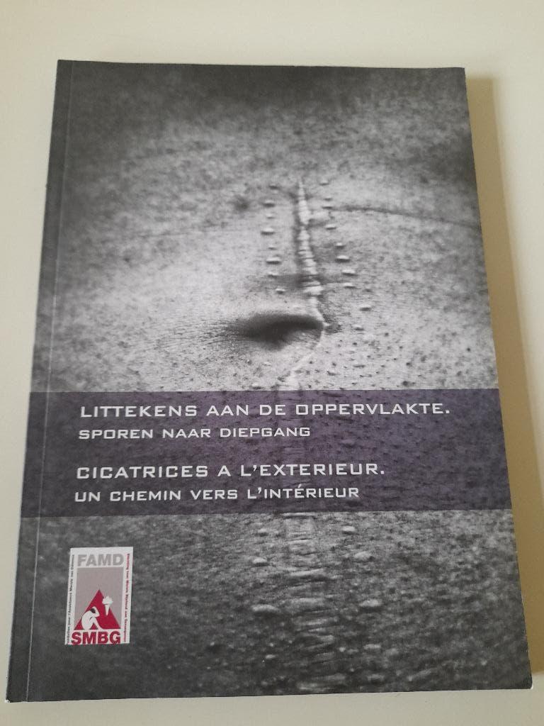 Fotoboek - Littekens aan de Oppervlakte - Gedetineerden, Ophalen of Verzenden, Zo goed als nieuw