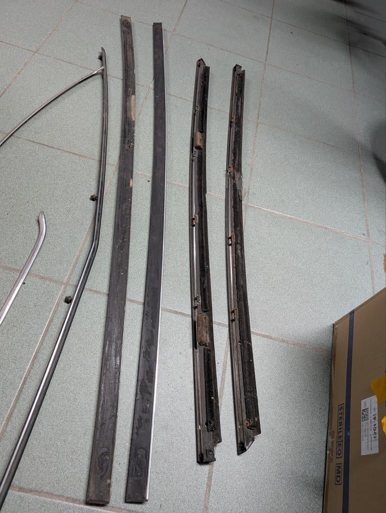 Toyota Celica ta40 ta40 motorkap chroomstrip en deuren, Enlèvement, Avant, Toyota, Capot moteur