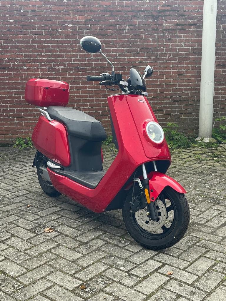 Niu N1s - scooter Nieuwstaat, Fietsen en Brommers, Ophalen, Zo goed als nieuw, Overige merken