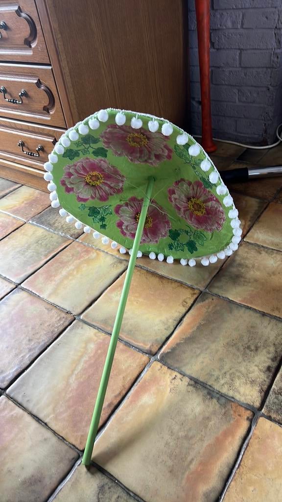 Leuke parasol in papier mache, Verzamelen, Ophalen, Zo goed als nieuw