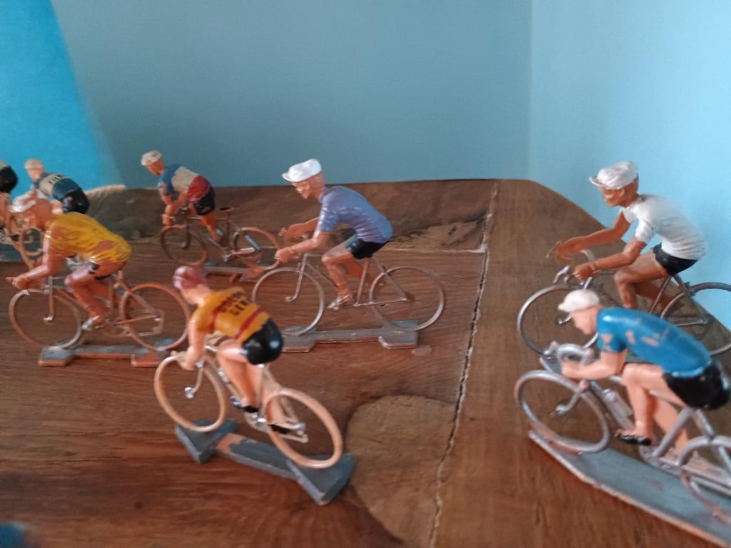 Miniatuur wielrenners, Antiek en Kunst, Antiek | Speelgoed, Ophalen of Verzenden