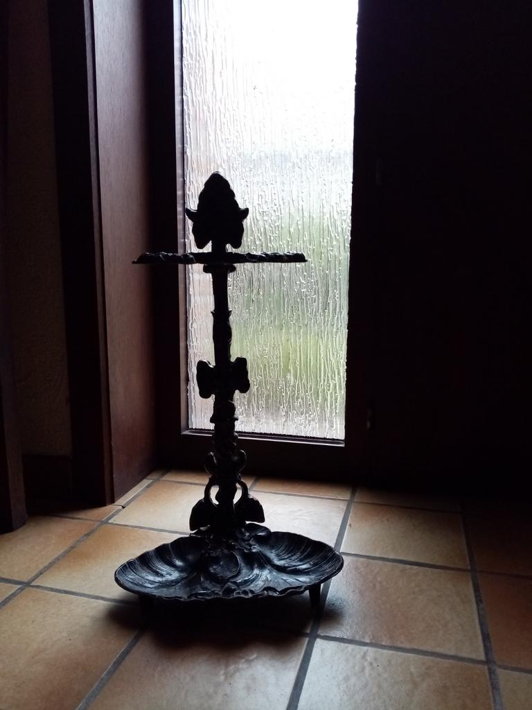 Porte-parapluies, Enlèvement, Métal