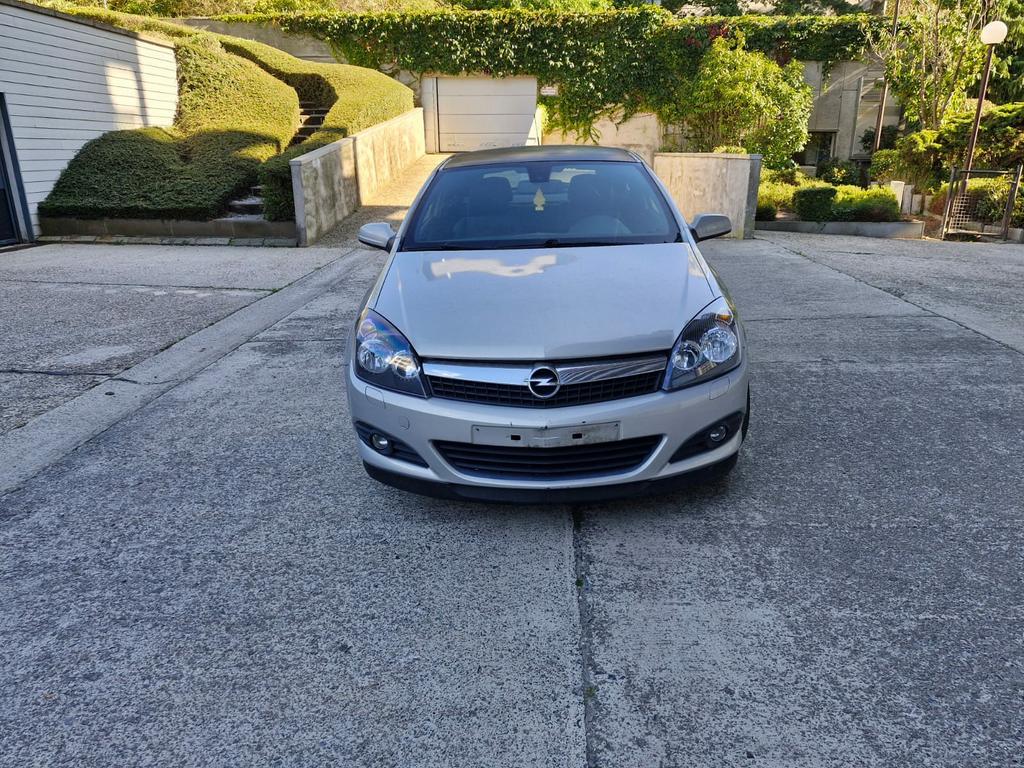 OPEL ASTRA GTC 1.4 ESSENCE 2007 AVEC 165MKM, Autos, Opel, Particulier, Astra, ABS, Airbags, Ordinateur de bord, Verrouillage central