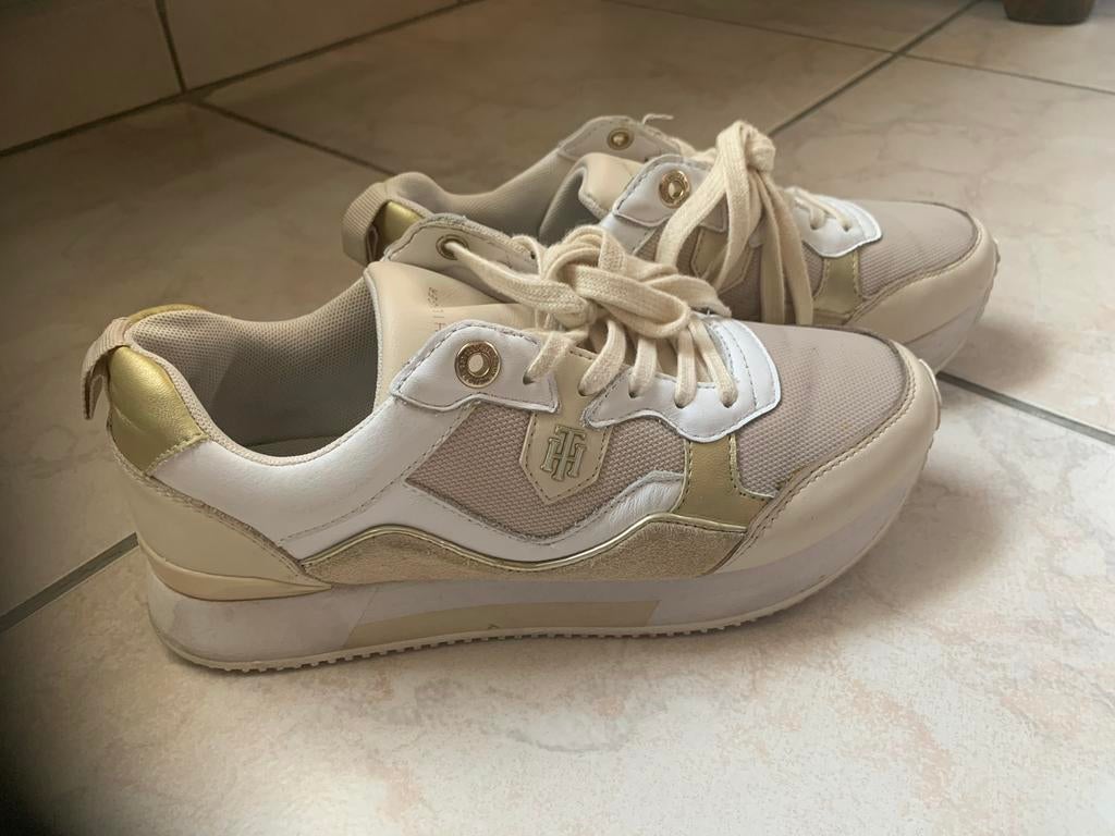Sneakers sportschoenen Tommy Hilfiger 38 beige, Ophalen of Verzenden, Zo goed als nieuw, Sportschoenen
