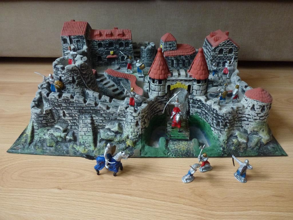 Oud middeleeuws kasteel uit de middeleeuwen met ridders, Antiek en Kunst, Ophalen