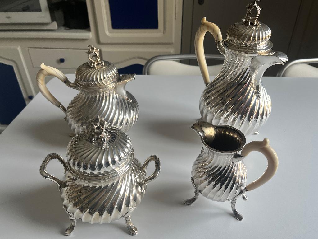 PRACHTIG ZEER OUD THEE- OF KOFFIESERVIES MET KEURMERK, Antiek en Kunst, Ophalen