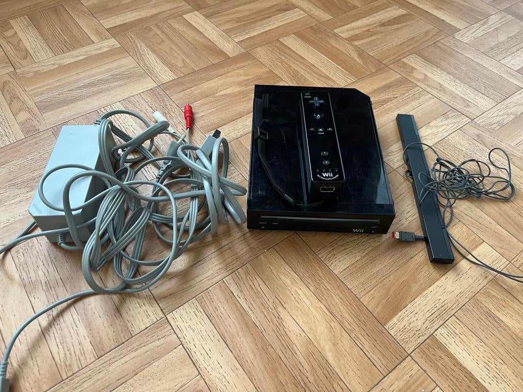 Console Nintendo Wii noire + Manette complète – Bon état, Consoles de jeu & Jeux vidéo, Consoles de jeu | Nintendo Wii, Comme neuf