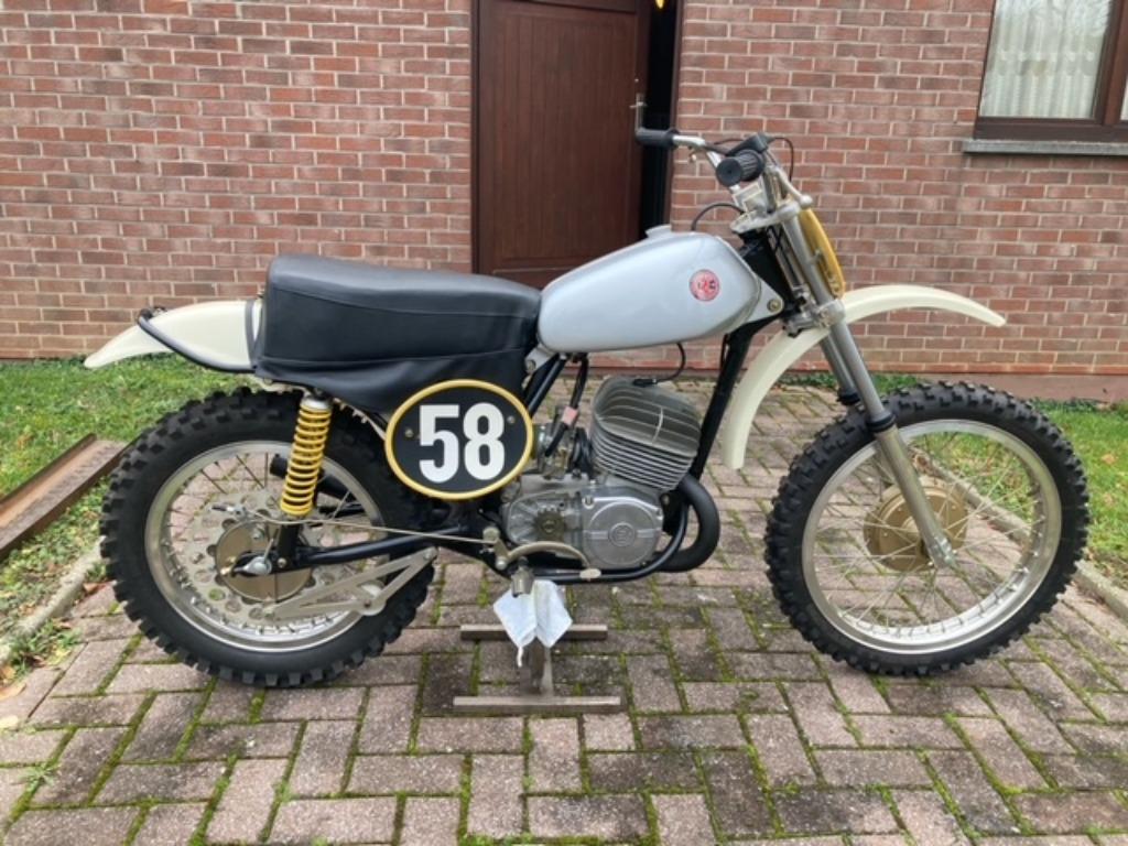 CZ 250 type 980, Motos, Enlèvement, 1 cylindre, 12 à 35 kW