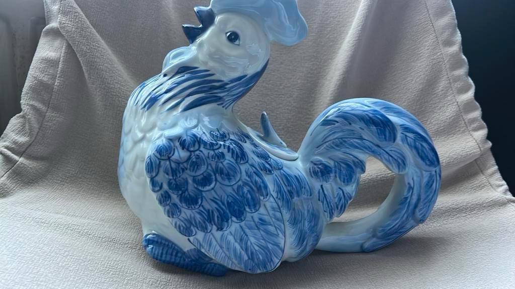 magnifique poule en porcelaine bleue et blanche., Enlèvement ou Envoi, Utilisé
