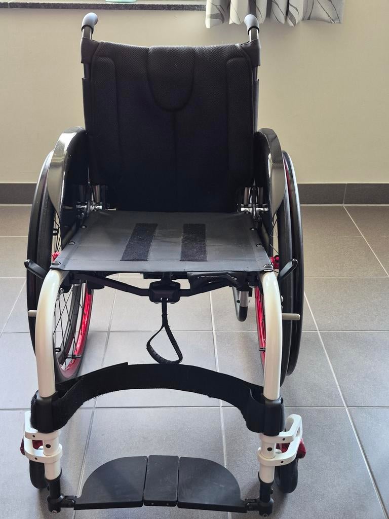 Zo goed als nieuwe Progeo Ego (Model 2024), Ophalen, Inklapbaar, Zo goed als nieuw, Handbewogen rolstoel