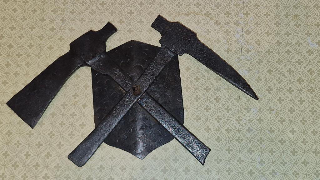 Hangend smeedijzeren embleem voor dakwerkers, Ophalen of Verzenden, Zo goed als nieuw, Overige typen