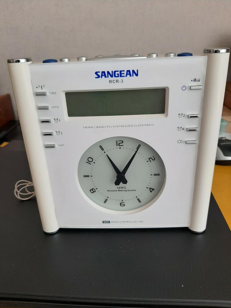 SANGEAN RC - R3 radio réveil radio piloté, Enlèvement ou Envoi, Comme neuf, Radio