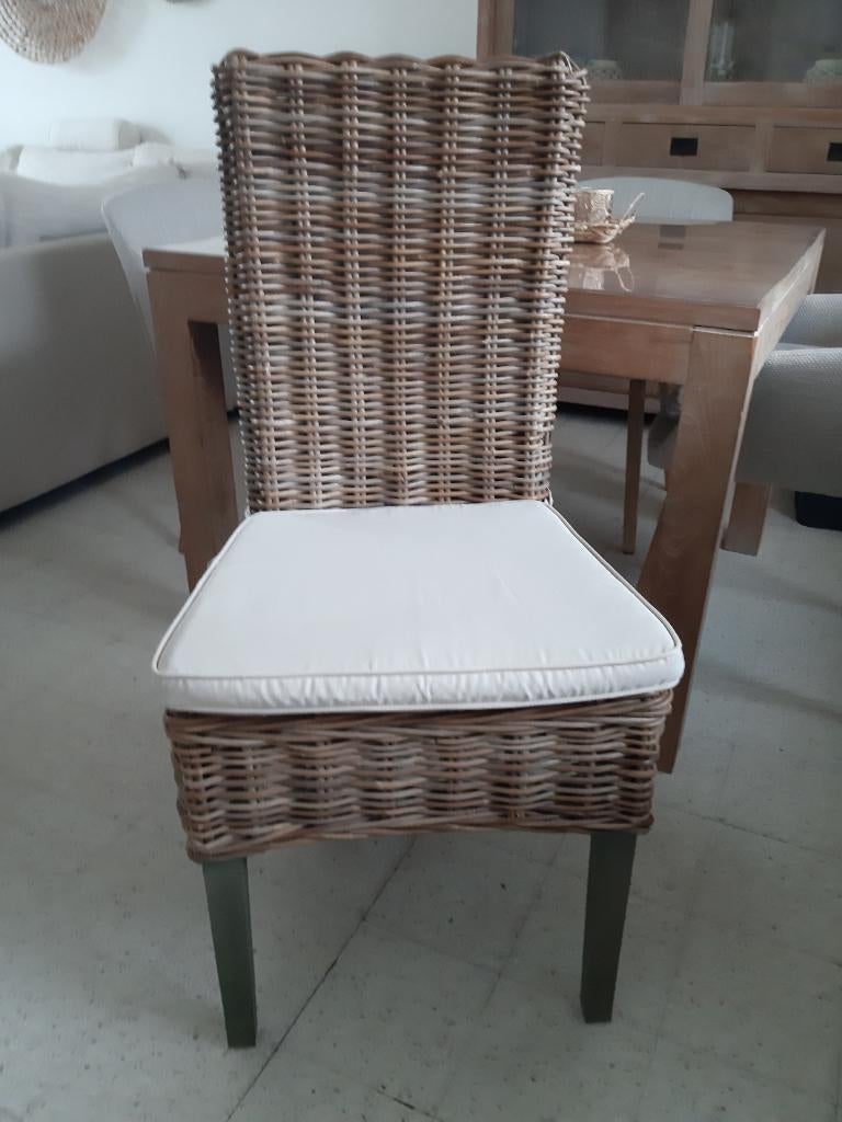 4 rotan / rieten stoelen met kussens, Huis en Inrichting, Stoelen, Ophalen of Verzenden, Zo goed als nieuw, Riet of Rotan, Vier