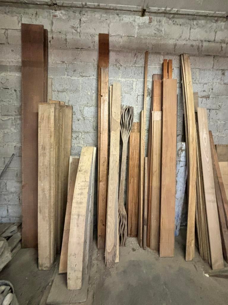 Grote partij hout, planken, balken, boomstam (opruim hangar), Bricolage & Construction, Enlèvement, Comme neuf, Pin