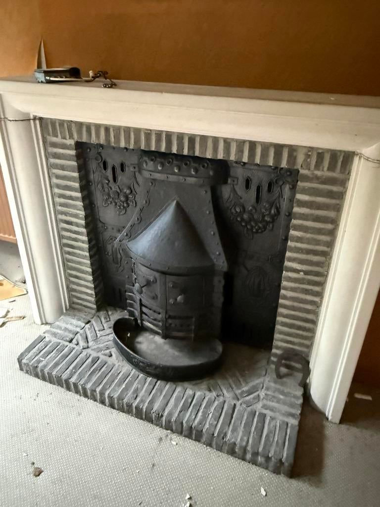 Cheminée ancienne avec foyer en fonte décorée – fin XIXᵉ, Enlèvement, Comme neuf