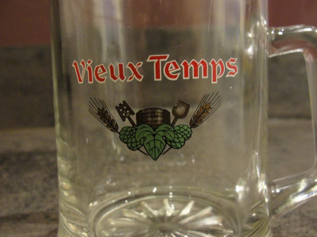 Verre à bière Vieux Temps avec poignée et fond nervuré., Enlèvement ou Envoi, Comme neuf, Verre ou Verres, Autres marques