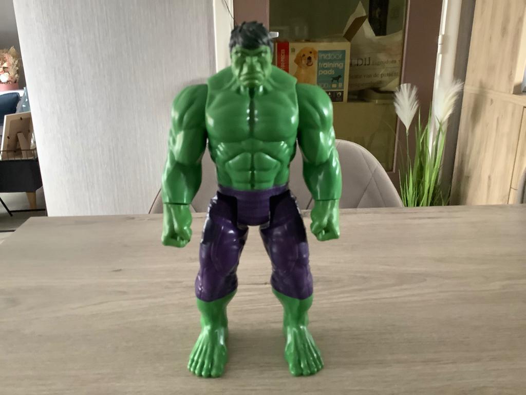 Marvel Hulk speelcharacter (2017) (28 cm), Kinderen en Baby's, Speelgoed | Actiefiguren, Ophalen of Verzenden, Zo goed als nieuw