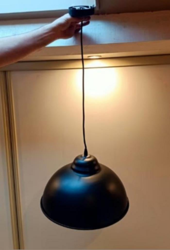 Lustre noir à l'intérieur, aspect cuivré, Enlèvement ou Envoi