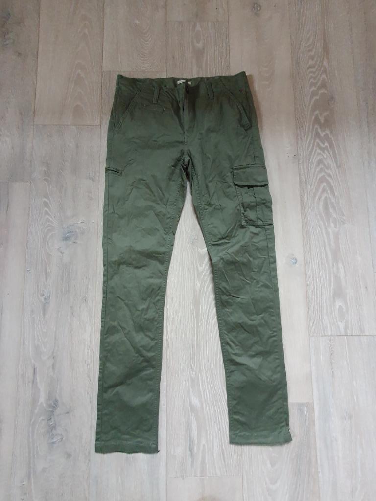 groene cargobroek Tommy Hilfiger maat 164, Pantalon, Garçon, Enlèvement ou Envoi, Comme neuf